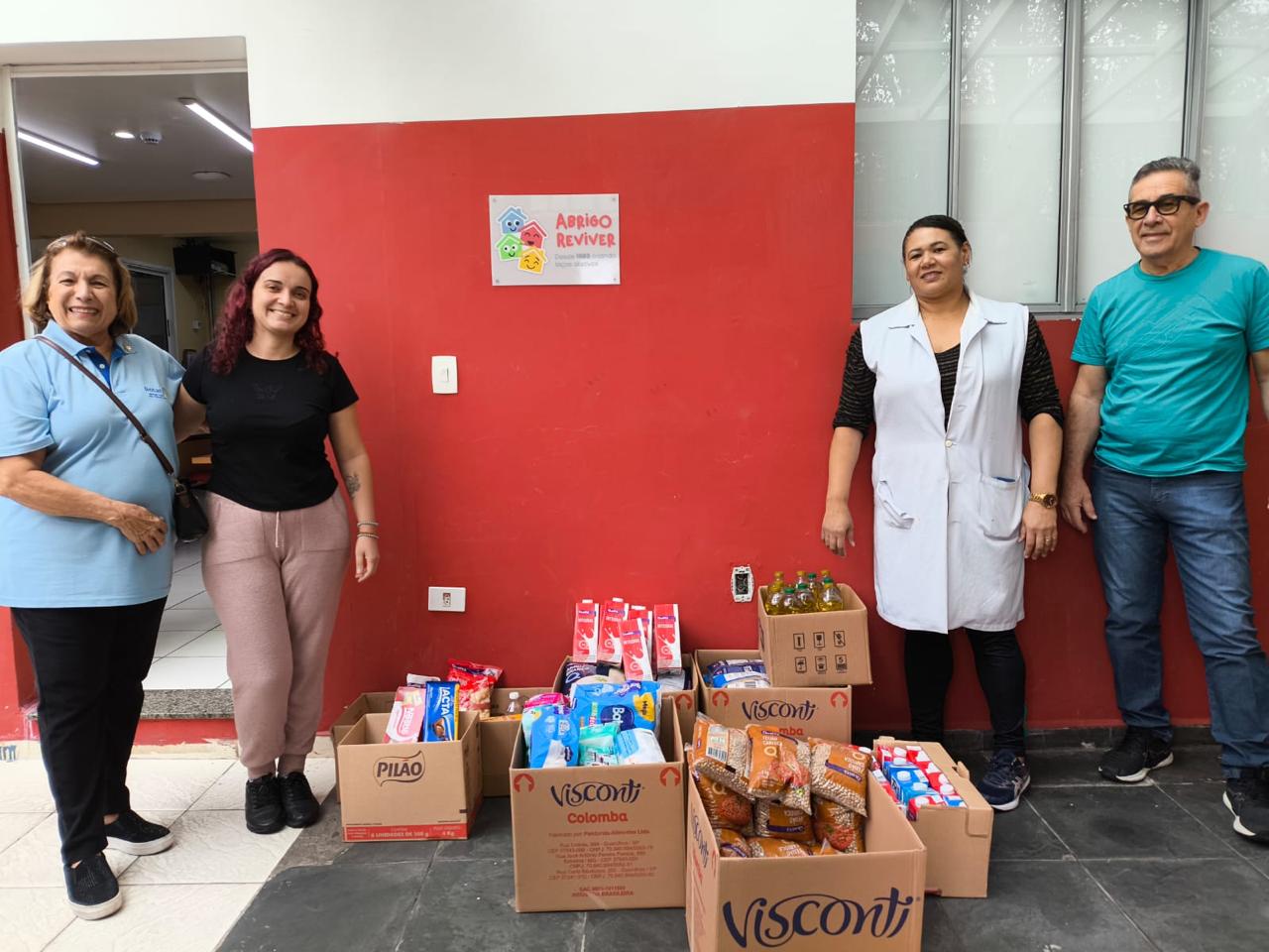 entrega alimentos e frangos natal abrigo reviver